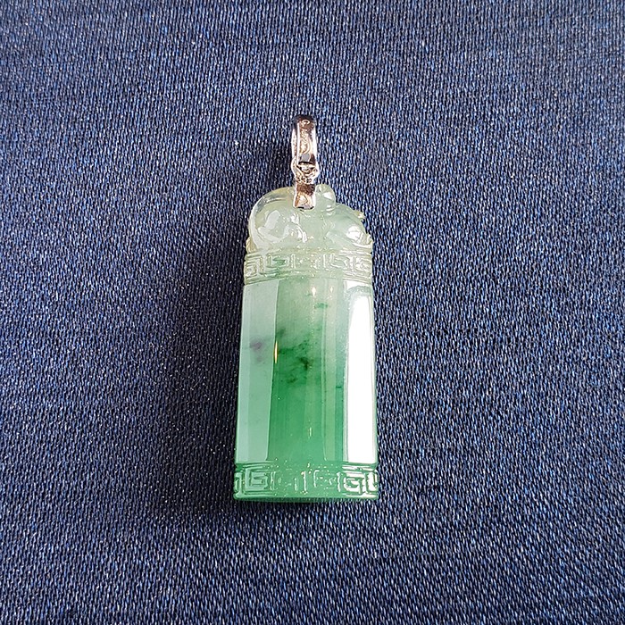 連云港Au750翡翠吊墜
