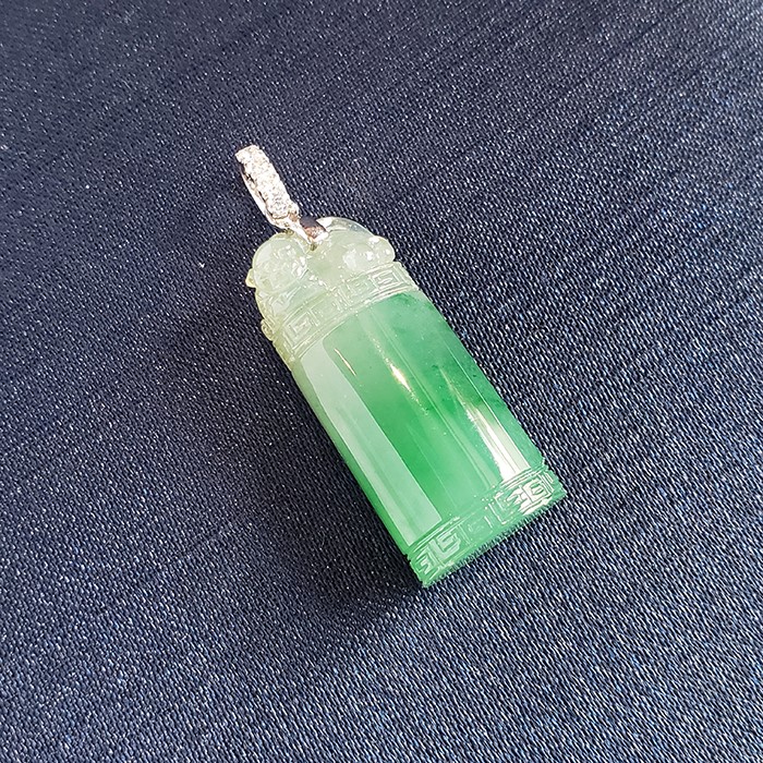 連云港Au750翡翠吊墜